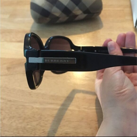 AUTHENTIC BURBERRY BLACK SILVER LOGO SUNNIES W/ VINTAGE NOVA CHECK CASE - Picture 2 of 5